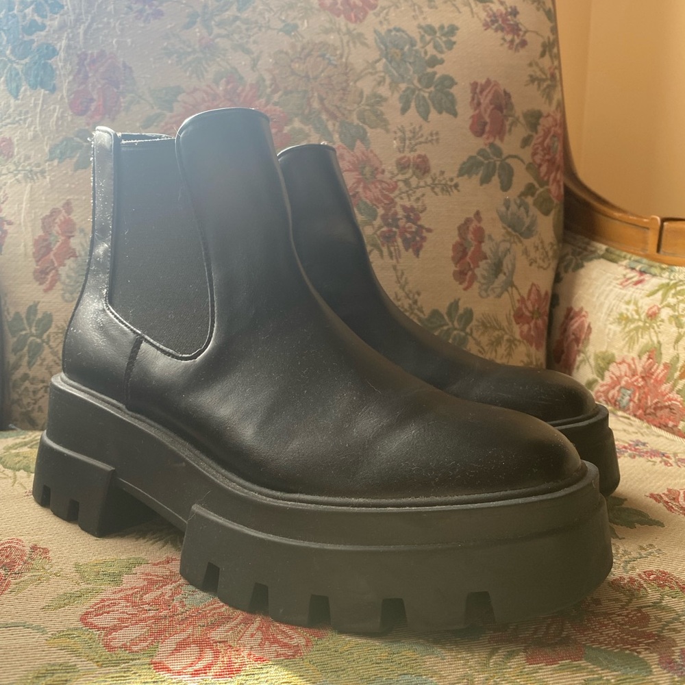 Pull and bear chunky platform Chelsea boots
